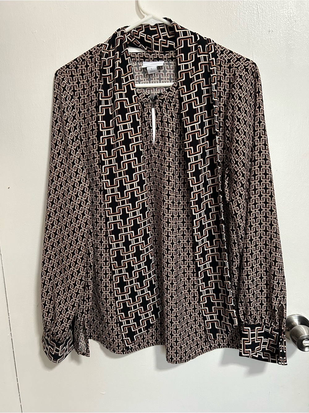 Liz Claiborne Black and Cream Geometric Blouse